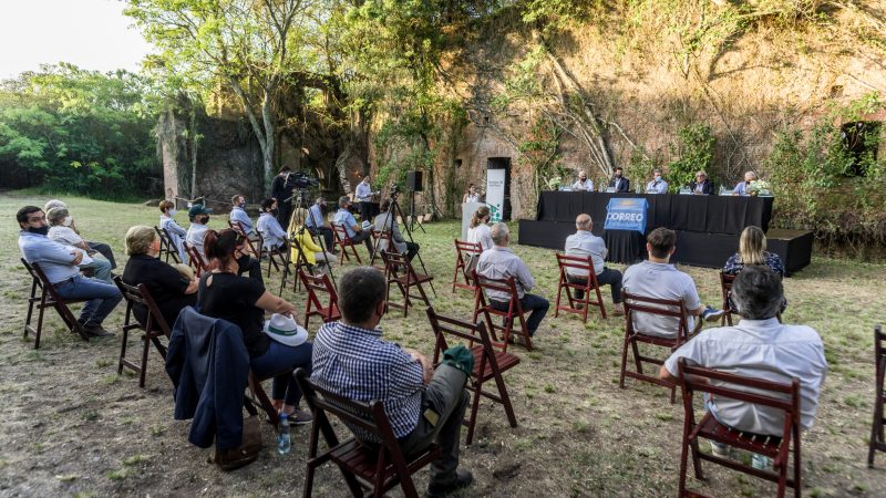 El Correo Uruguayo reconoce la labor del Bioparque M’Bopicuá de Montes del Plata con la presentación de una Hoja Filatélica