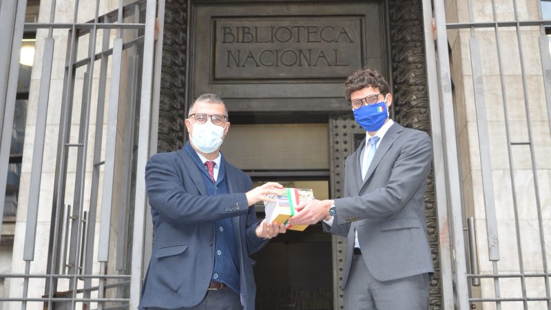 Embajada de Italia entregó 3.000 libros a la Biblioteca Nacional