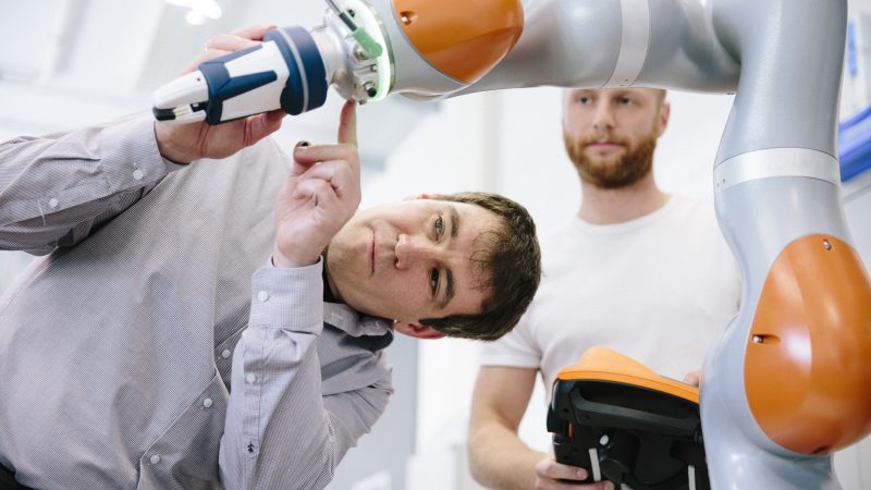 Escalar la Industria 4.0 con IA y nube híbrida