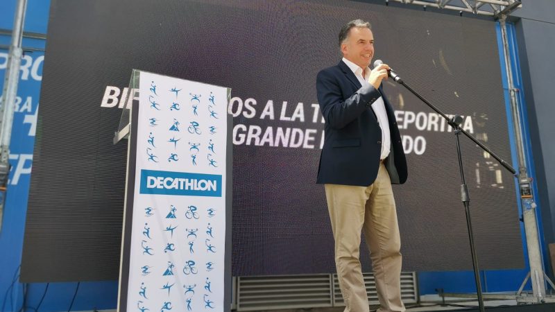 Con la presencia de Orsi, Decathlon inauguró su primera tienda en Uruguay
