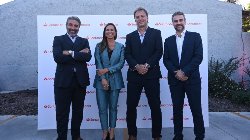 Santander celebró el aniversario de su primera sucursal accesible