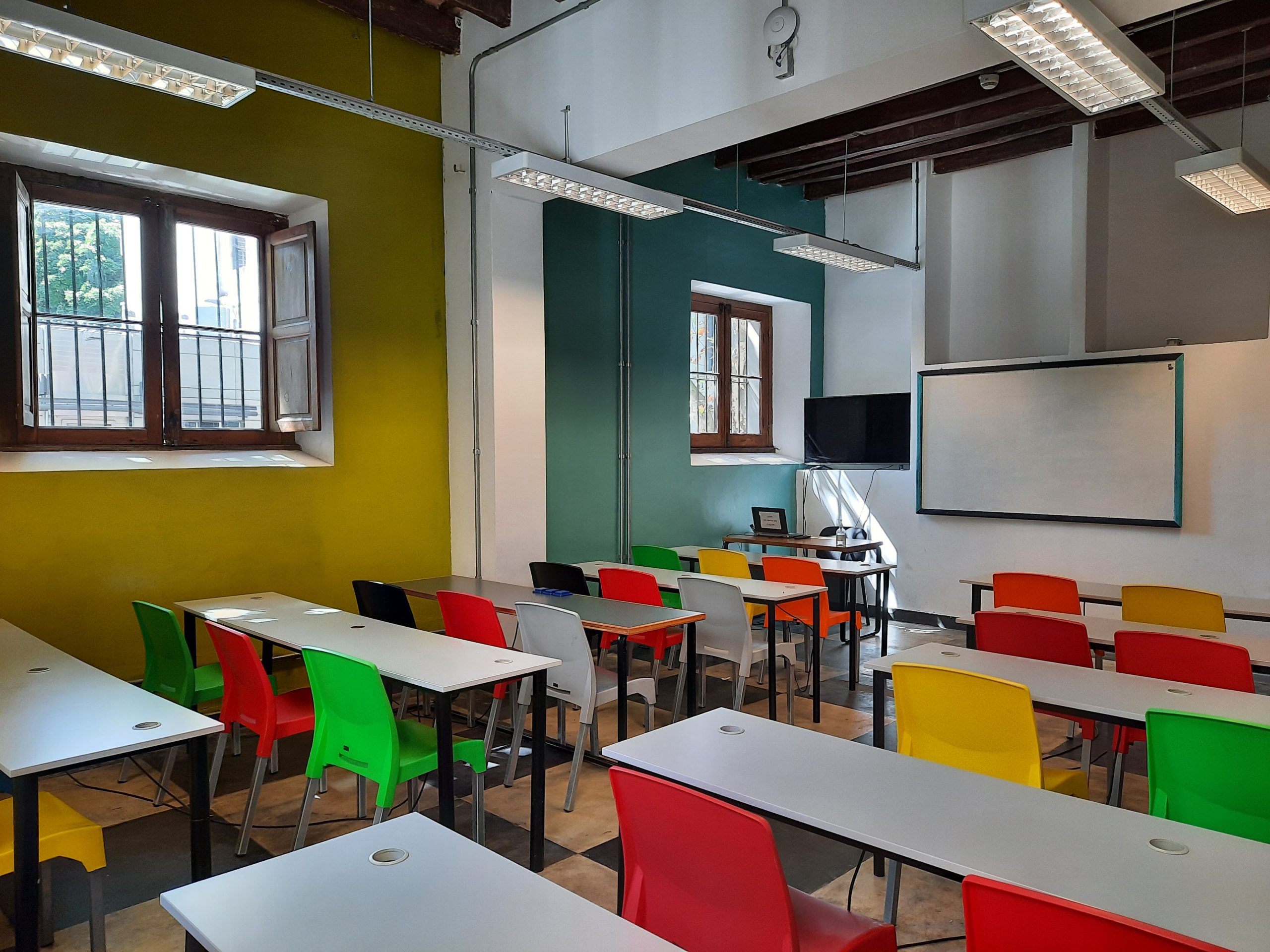 INCA donó pintura para renovar las instalaciones de Ánima Bachillerato Tecnológico
