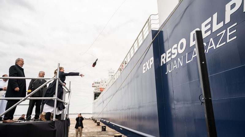 Línea del Plata inauguró barco para trasladar camiones entre Juan Lacaze y Buenos Aires