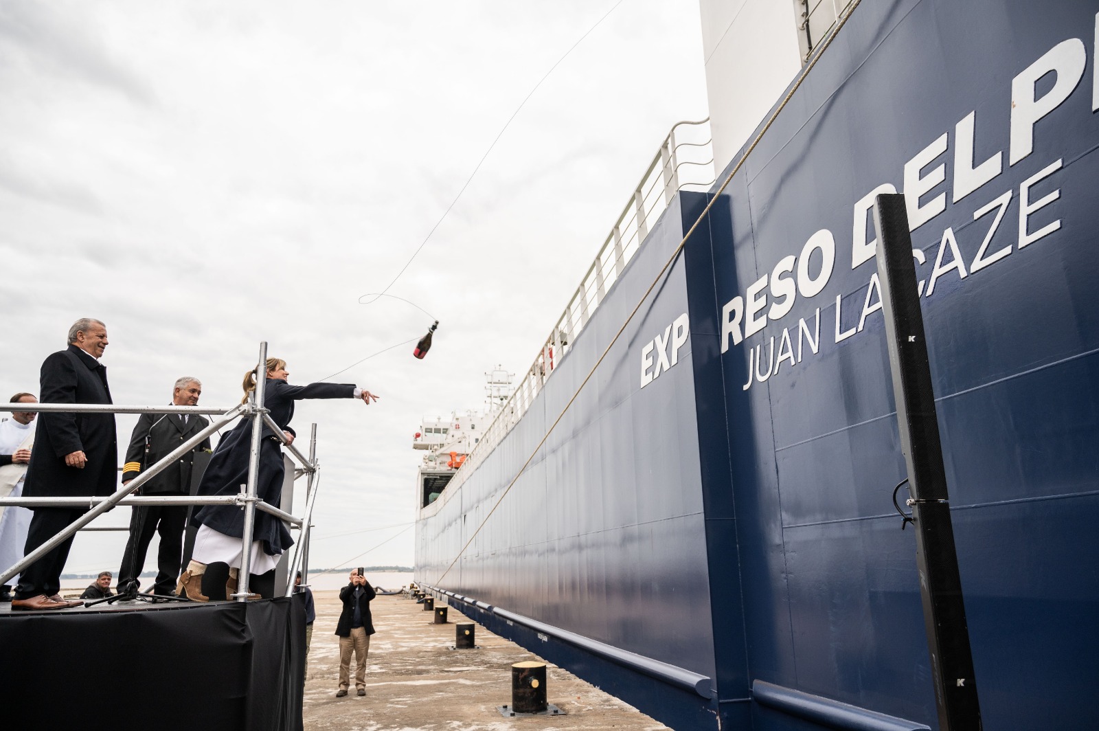 Línea del Plata inauguró barco para trasladar camiones entre Juan Lacaze y Buenos Aires