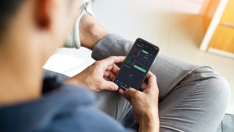 Binance celebra su 5° aniversario eliminando las comisiones para el trading de Bitcoin