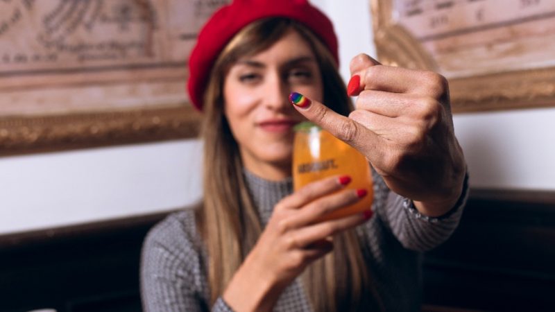 Absolut invita a levantar el dedo con orgullo contra el prejuicio y la discriminación