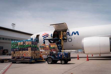 LATAM supera las 300 millones de vacunas contra el Covid-19 transportadas gratuitamente en Sudamérica