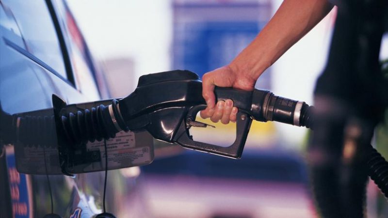 El petróleo sube de nuevo: ¿Qué pasa con los combustibles en Uruguay?