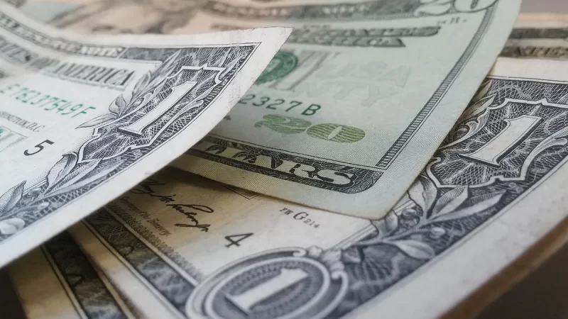 Inflación en Estados Unidos aumenta más de lo esperado, golpea índices globales y podría afectar al dólar en Uruguay
