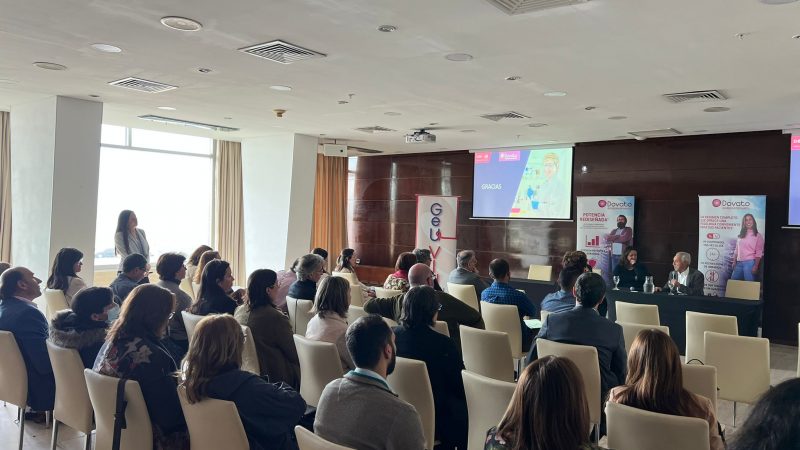 El infectólogo Pedro Cahn brindó una charla sobre la optimización del tratamiento de VIH