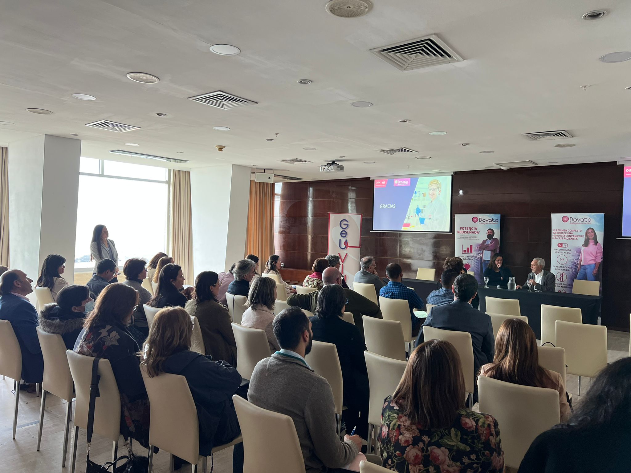 El infectólogo Pedro Cahn brindó una charla sobre la optimización del tratamiento de VIH