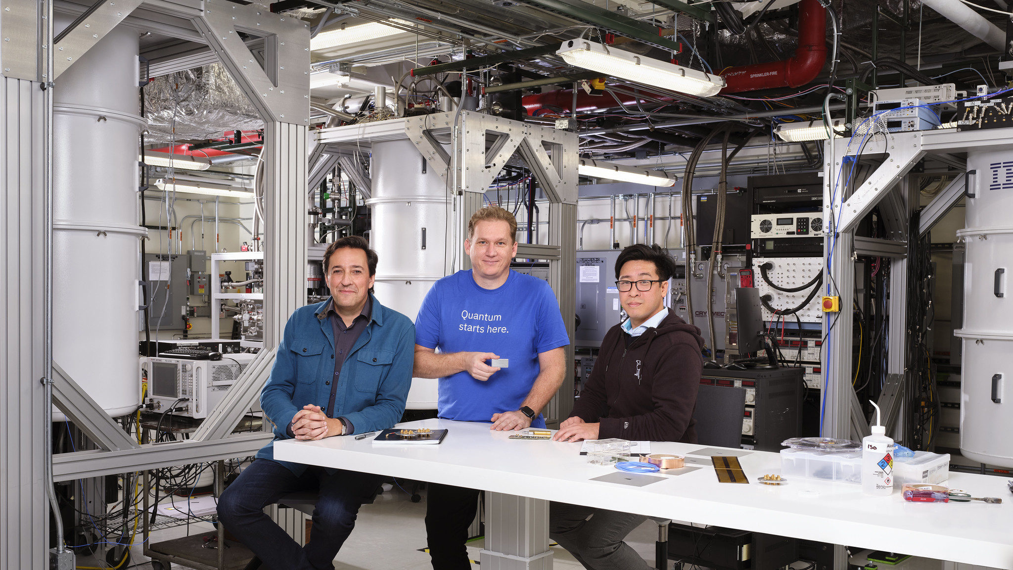 IBM presenta el procesador cuántico de más de 400 cúbits y el IBM Quantum System Two de próxima generación