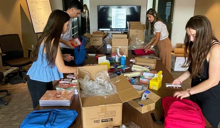 Car One Center donó útiles escolares a niños y adolescentes de la zona de Aeroparque