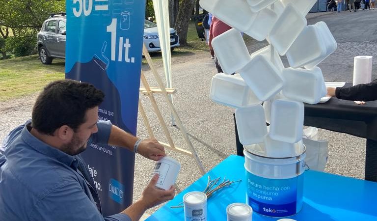 Innovación sin precedentes en Uruguay: pintura a partir de bandejas de espuma