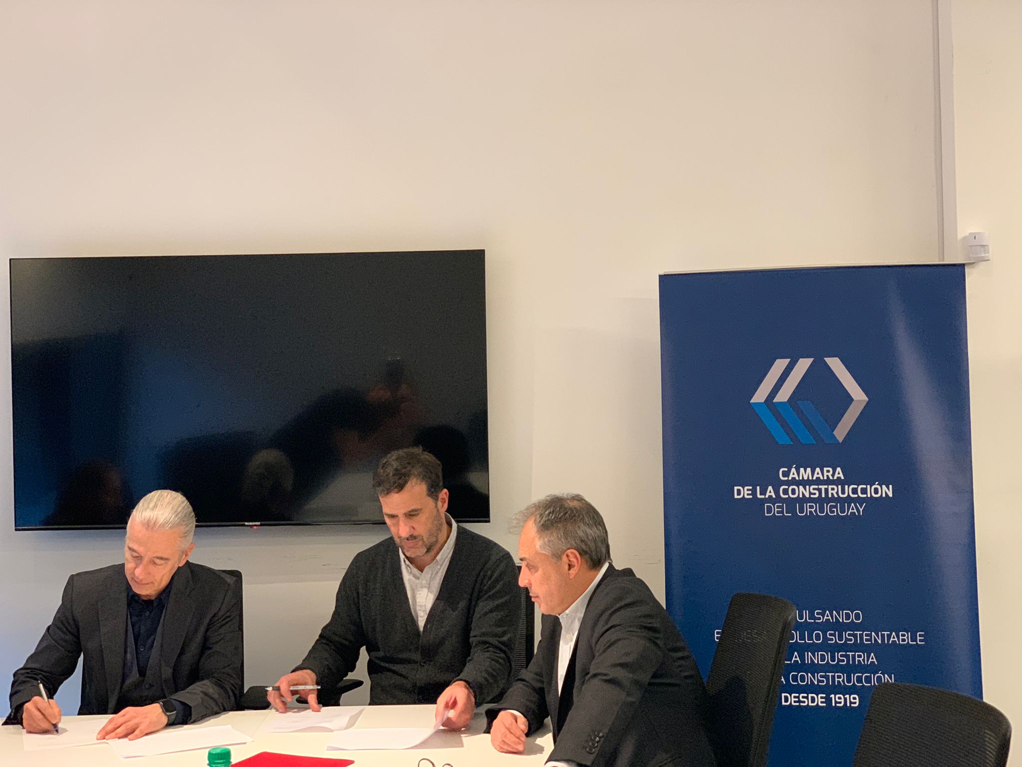 Cámara de la Construcción tiende puentes con la academia mediante acuerdo con ORT
