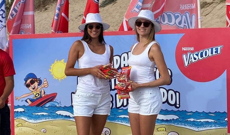 Vascolet recorre las playas con una propuesta para las familias que combina diversión y cuidado del ambiente