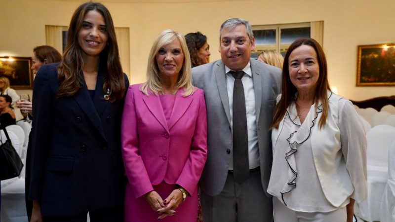 ARGIMÓN ENCABEZÓ CHARLA EN LA EMBAJADA DE URUGUAY EN ARGENTINA EN DONDE DESTACÓ LA IMPORTANCIA DE QUE HAYA MÁS MUJERES EN LA POLÍTICA