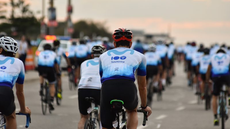 Telefónica cumplió 100 años y para celebrarlo acompañó a más de 1200 ciclistas en el Gran Fondo Movistar
