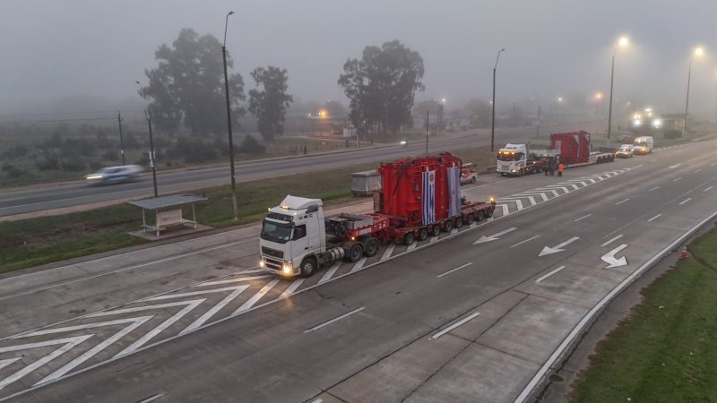 Renovación de Salto Grande: El nuevo Banco de Transformadores de Salto Grande inició su camino hacia la Subestación San Javier