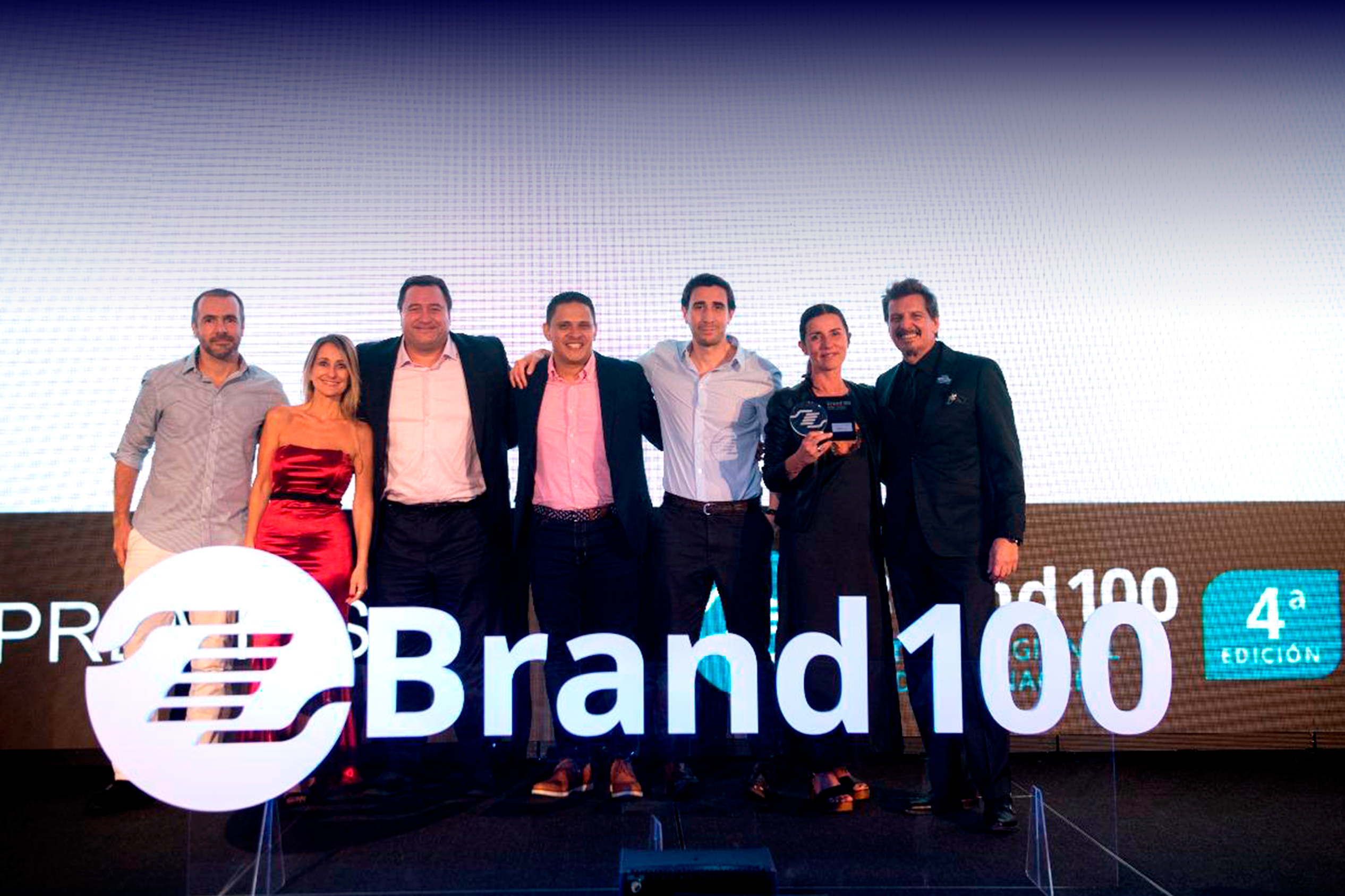 Transformando las ciudades en canales de distribución: Latcom lidera la innovación en brand 100 Latam