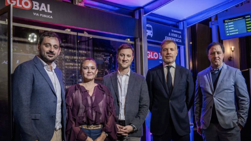 Global vía pública presentó en un evento exclusivo los nuevos refugios inteligentes, licitación que acaba de ganar en Uruguay