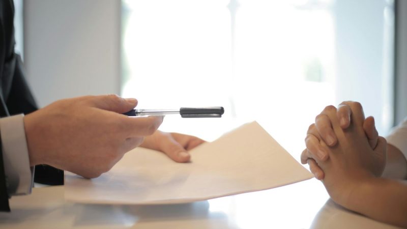 "Pedí tu préstamo" o "llamá ahora": detectan riesgos potenciales para clientes en publicidades de créditos