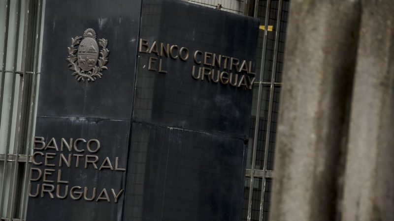 BCU mantiene la tasa en 5,75% con la inflación bajo control y atento a la guerra en Medio Oriente