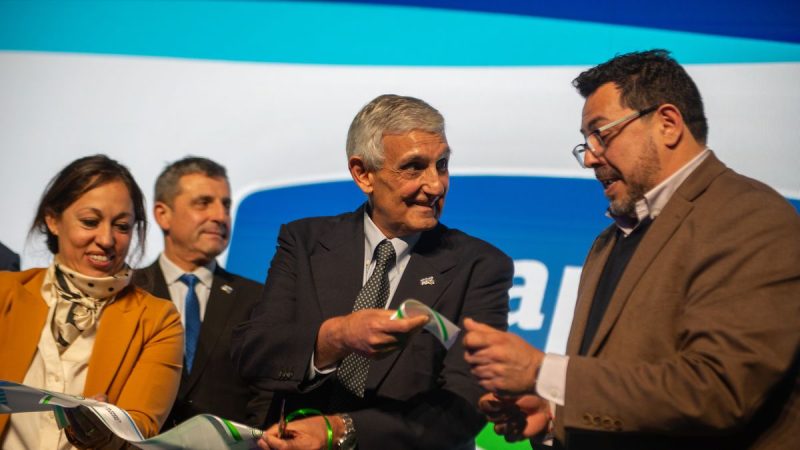 Conaprole, una misión defendida durante 90 años y los desafiantes mares en los que navega
