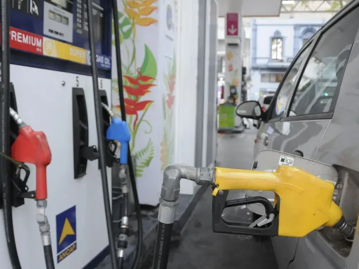 Gobierno definió precios de los combustibles para julio: baja la nafta, el gasoil y el supergás