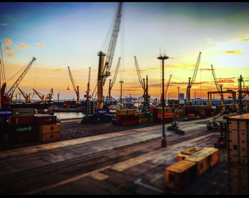 Montecon suma nuevas grúas para mejorar la operativa en el Puerto de Montevideo