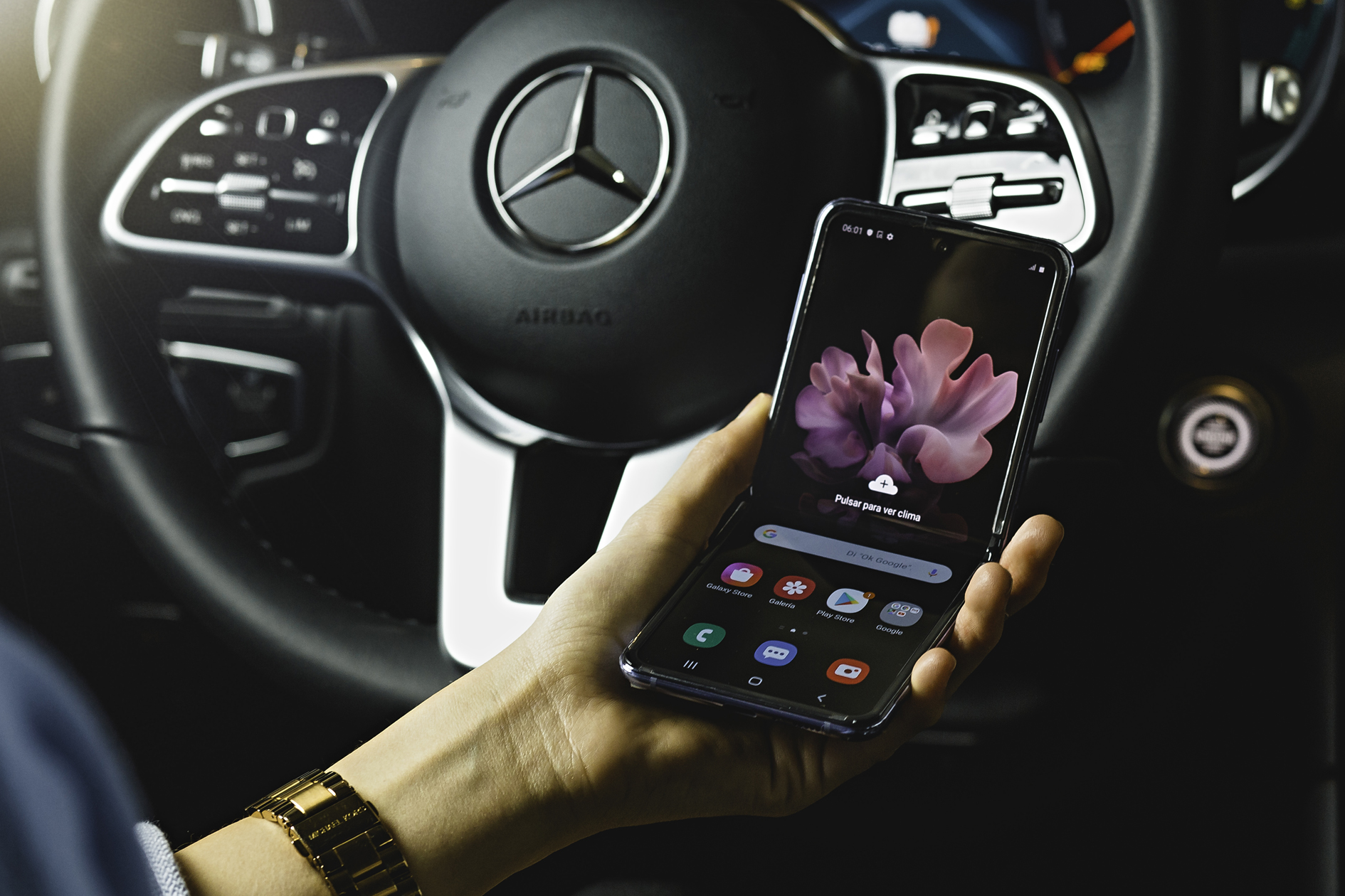 Mercedes-Benz y Samsung combinan sus tecnologías mediante el nuevo Galaxy Z Flip