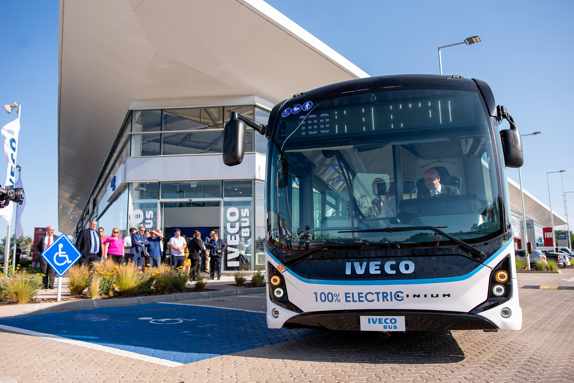 IVECO BUS presenta junto a Santa Rosa nuevas soluciones de movilidad sostenible para el transporte de pasajeros