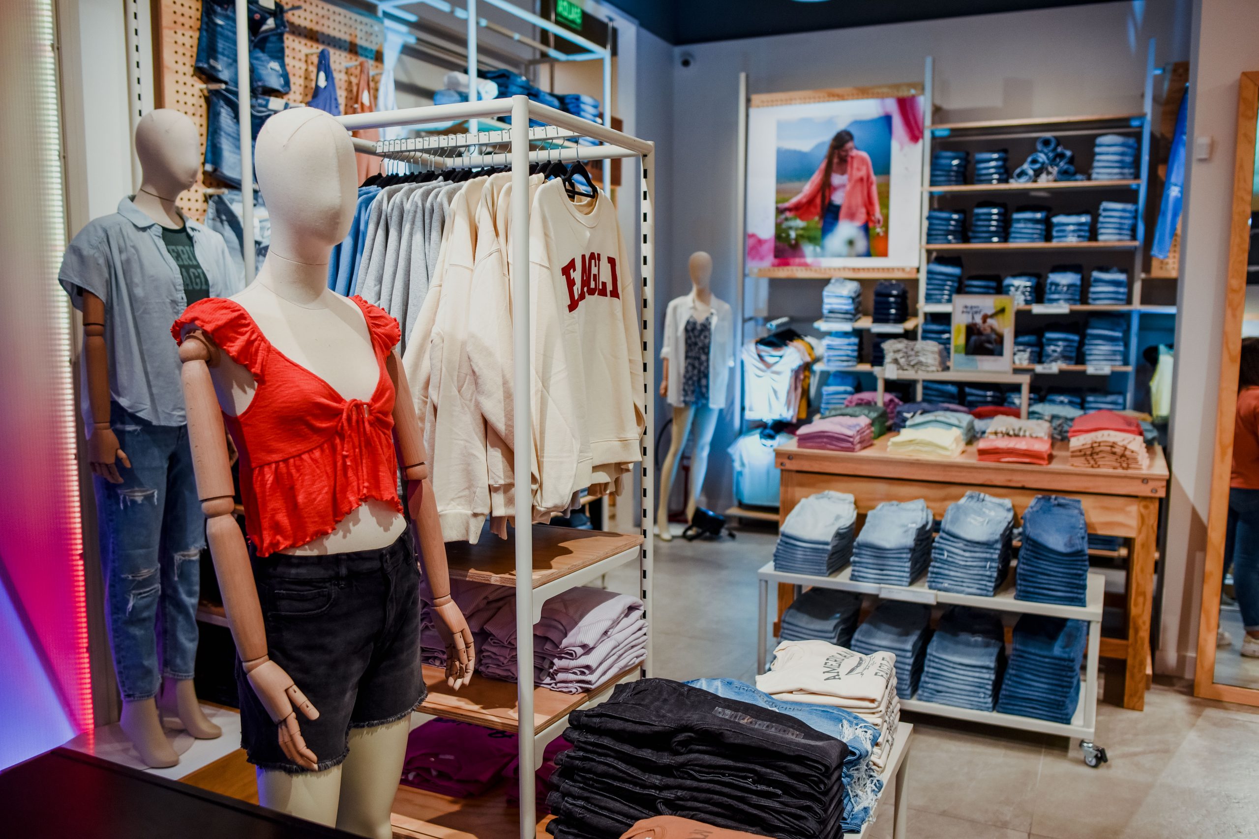 American Eagle desembarca en Uruguay con una tienda en Punta Carretas Shopping