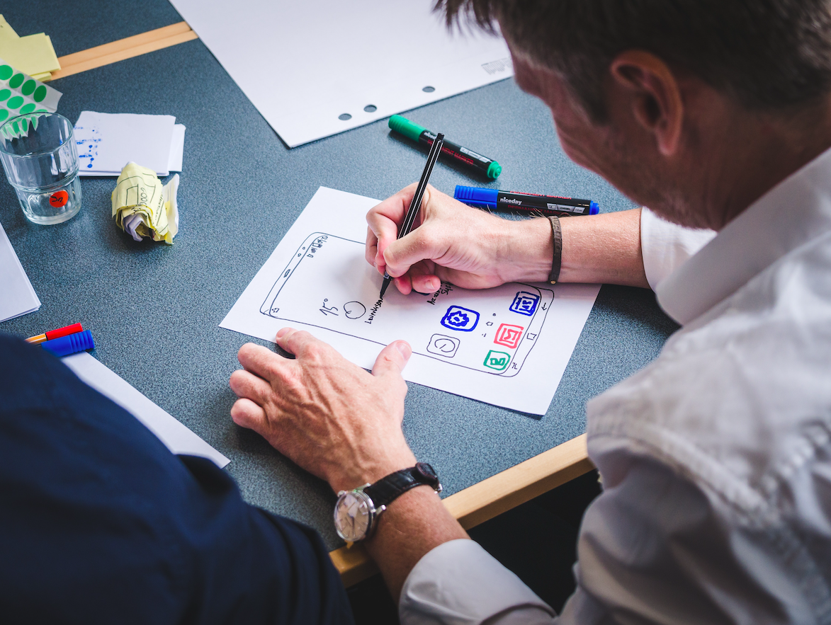 ¿Cómo crear conexiones emocionales con los usuarios en la era de la Experiencia del Cliente, en Colombia?