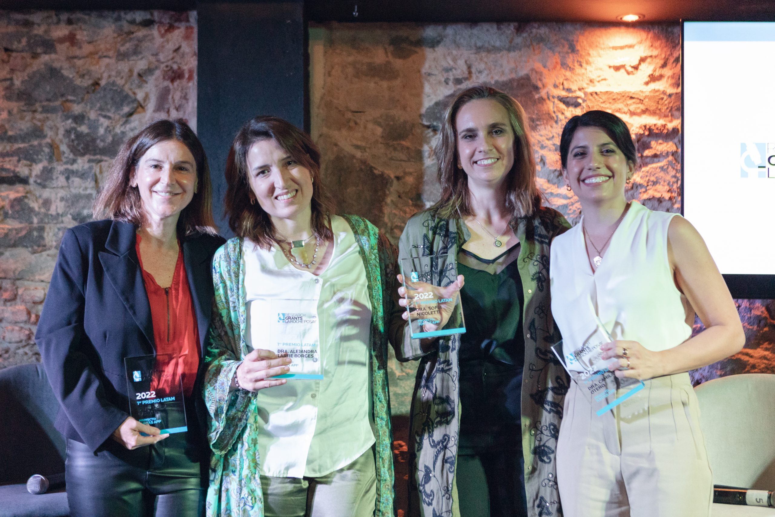 Equipo de médicas uruguayas ganó la edición 2022 del premio La Roche–Posay Research Grants America Latina