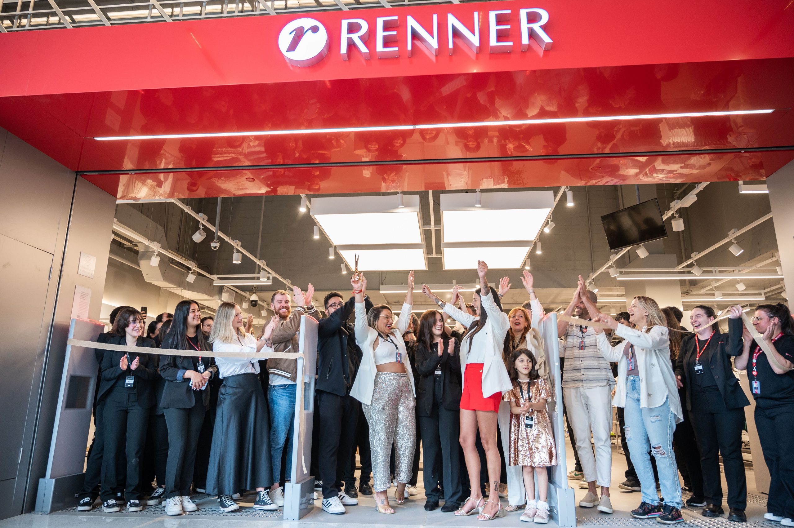 Renner amplió su presencia en Punta del Este y presentó su innovador modelo de tienda más sostenible: un enfoque circular para el futuro de la moda