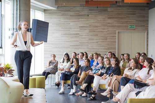 Piso 22 presenta WOMANKIND: Desarrollo y Crecimiento para la Mujer Actual