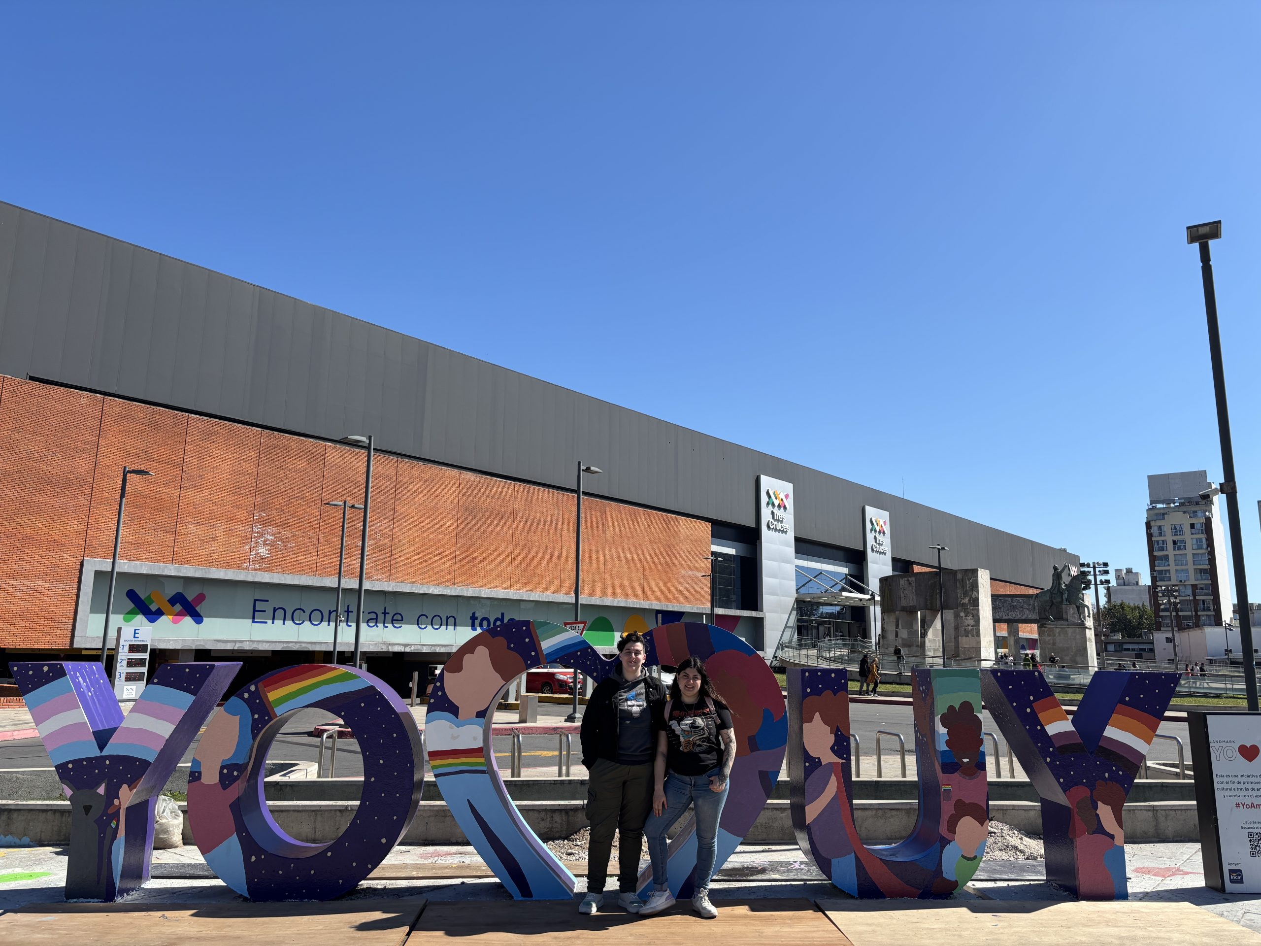 Tres cruces shopping presenta su concurso “Impactá con tu arte” para intervenir el Landmark YOAMOUY