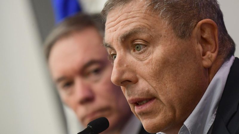 Gabriel Oddone dijo que en campaña "no tenía ni idea" de necesidad de ajustar Fonasa, pero que el tema "no hubiera tenido mucho sex appeal"