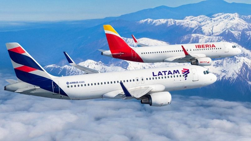 Grupo LATAM e Iberia amplían su acuerdo de pasajero frecuente: Entregarán beneficios para los socios de ambos programas