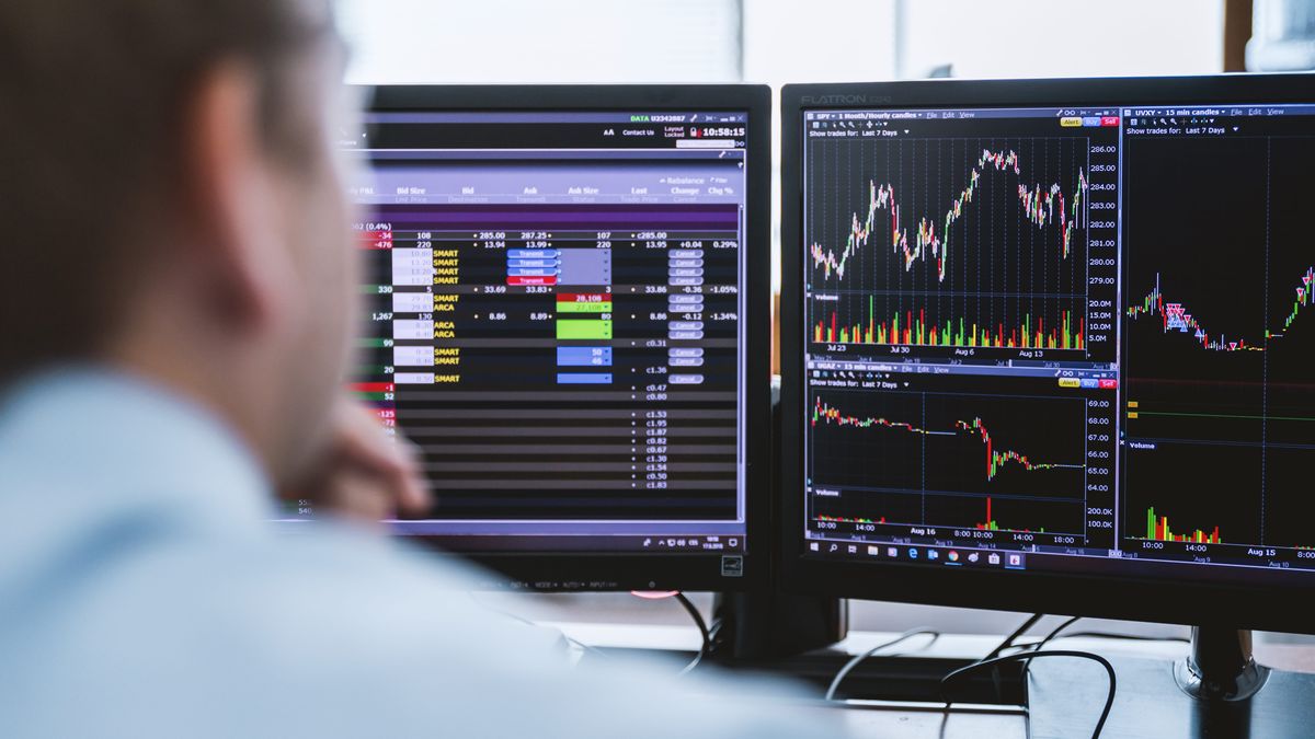 Wall Street sube con fuerza y el petróleo se desploma por reapertura del estrecho de Ormuz