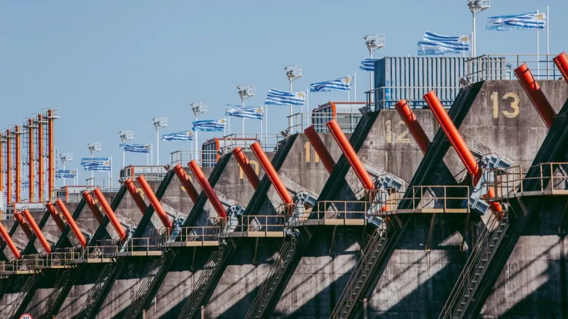 Del agua y el viento al enchufe: así se abasteció de electricidad Uruguay en el primer semestre