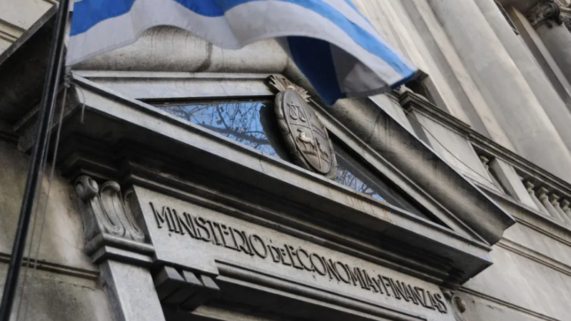 Uruguay sondea inversores para volver al mercado de deuda internacional