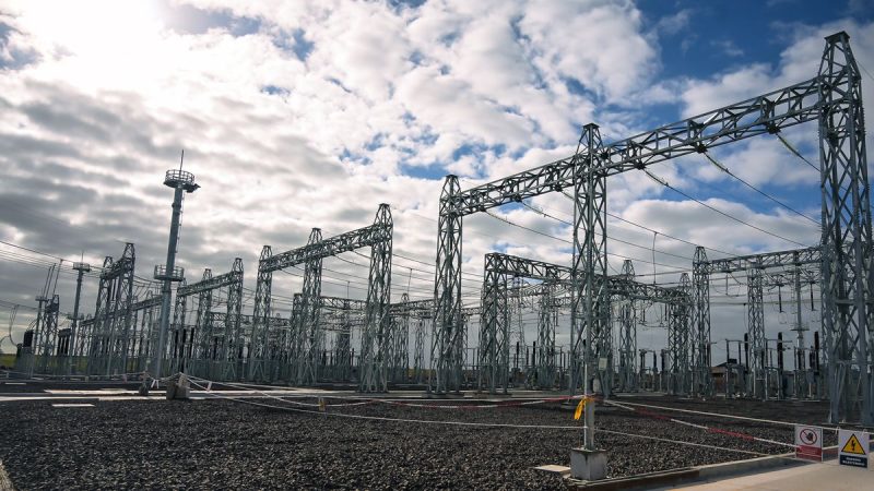 Tras cerrar el anillo eléctrico del norte, UTE va por un tercer corredor de 500 kV para reforzar el suministro hacia el sur